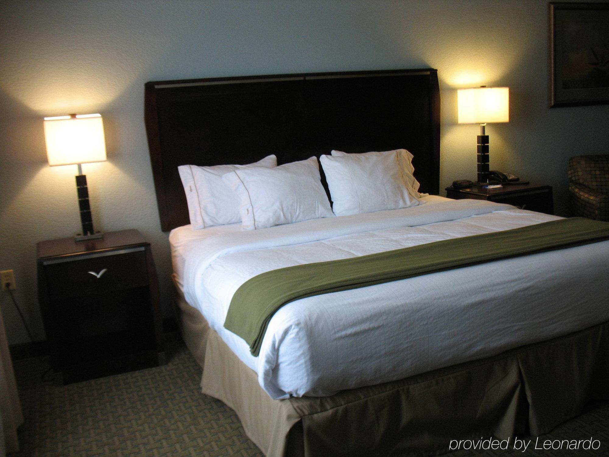 Holiday Inn Express & Suites Pittsburg By Ihg Rum bild
