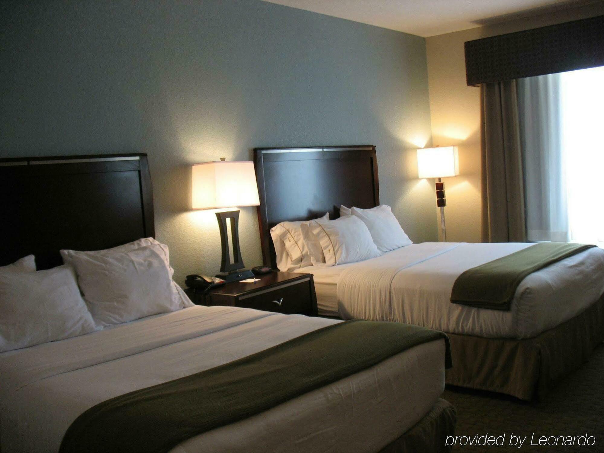Holiday Inn Express & Suites Pittsburg By Ihg Rum bild